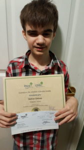 photo-de-nathan-avec-son-diplôme