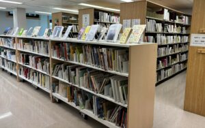 Photo de la bibliothèque de l'école Jacques-Ouellette